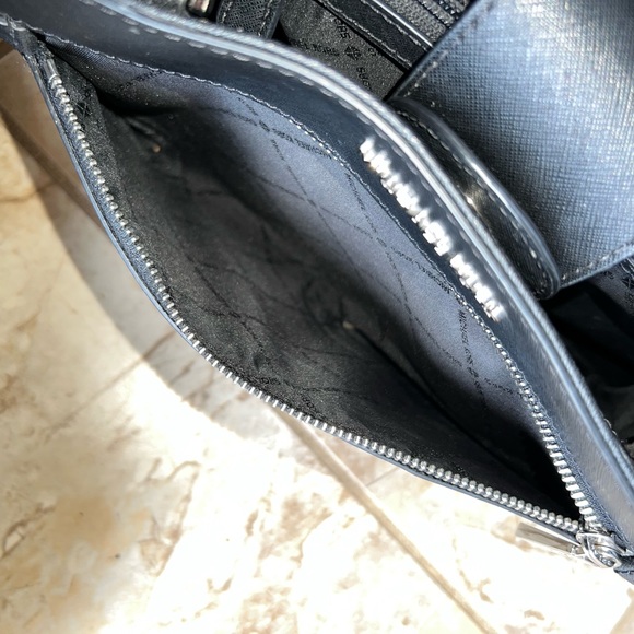 Black used Michael Kors Handbag 👜 - Picture 8 of 13